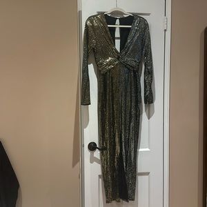 Half gold & half silver with a black fabric underneath. Fits a size 0 and 2.